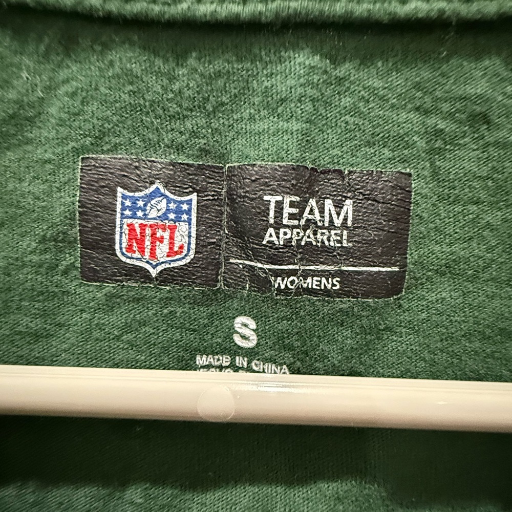 NFL Team Apparel Green Bay Packers VNeck T-Shirt Womens Small Green Short Sleeve - Picture 3 of 4